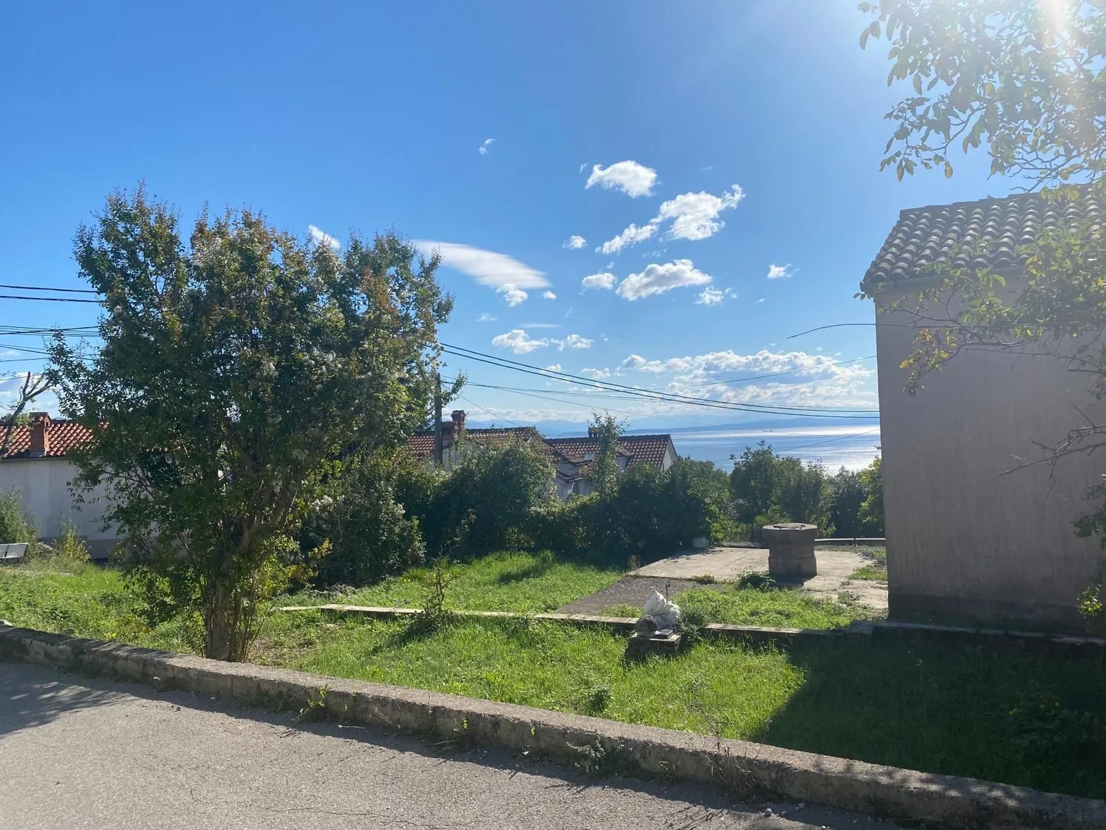 Zemljište Matulji 695m2, mogućnost izgradnje duplexa, pogled na more