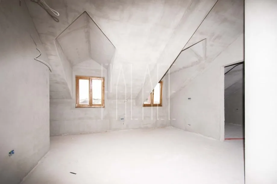 restoran s četiri stana u centru pakoštana, 550.00 m2 - slika 10
