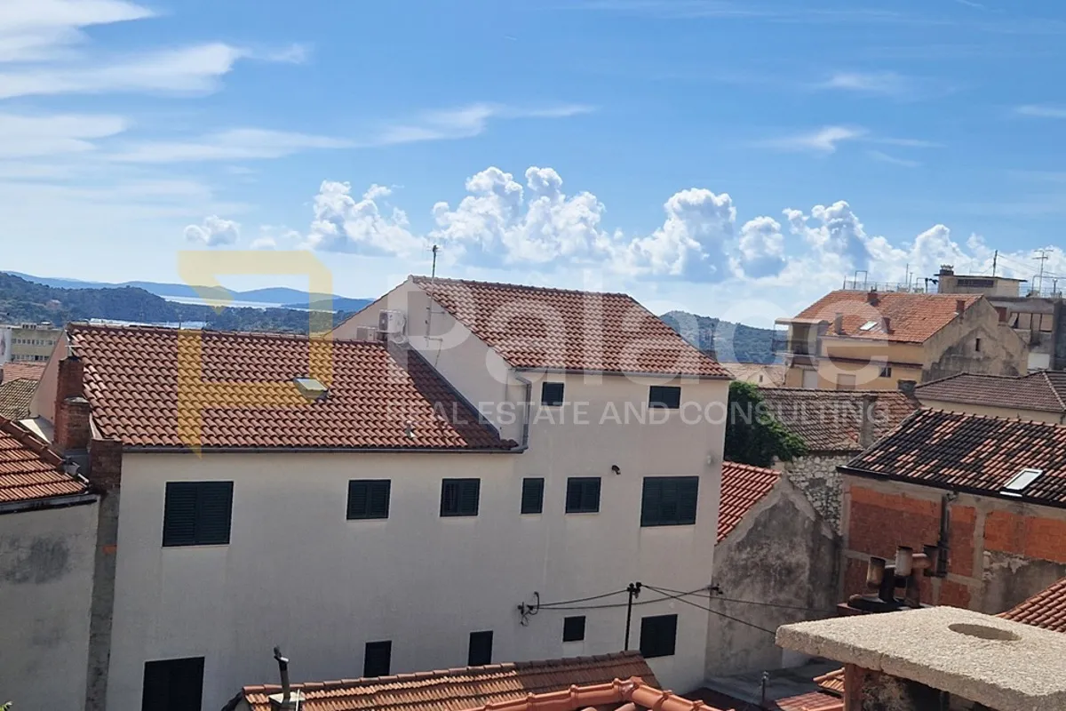 prilika: dvoetažan komforan stan u centru šibenika, 102 m2 - slika 7