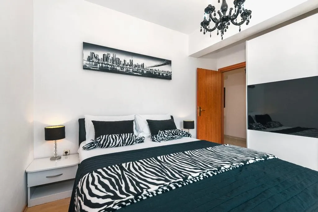 predivna kuća sa bazenom, lozovac, 320 m2 - slika 7