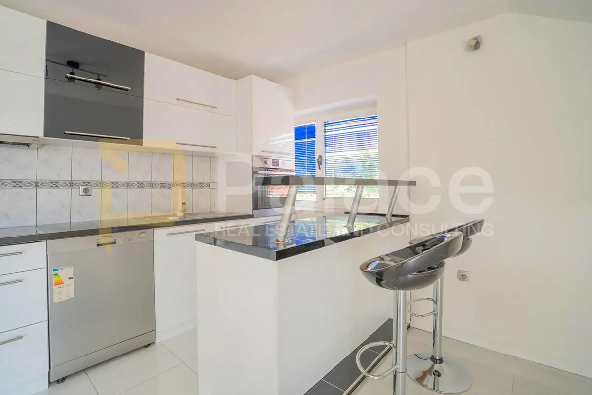 stan s prekrasnim pogledom na grad i more, šibenik, varoš, 85 m2 - slika 3