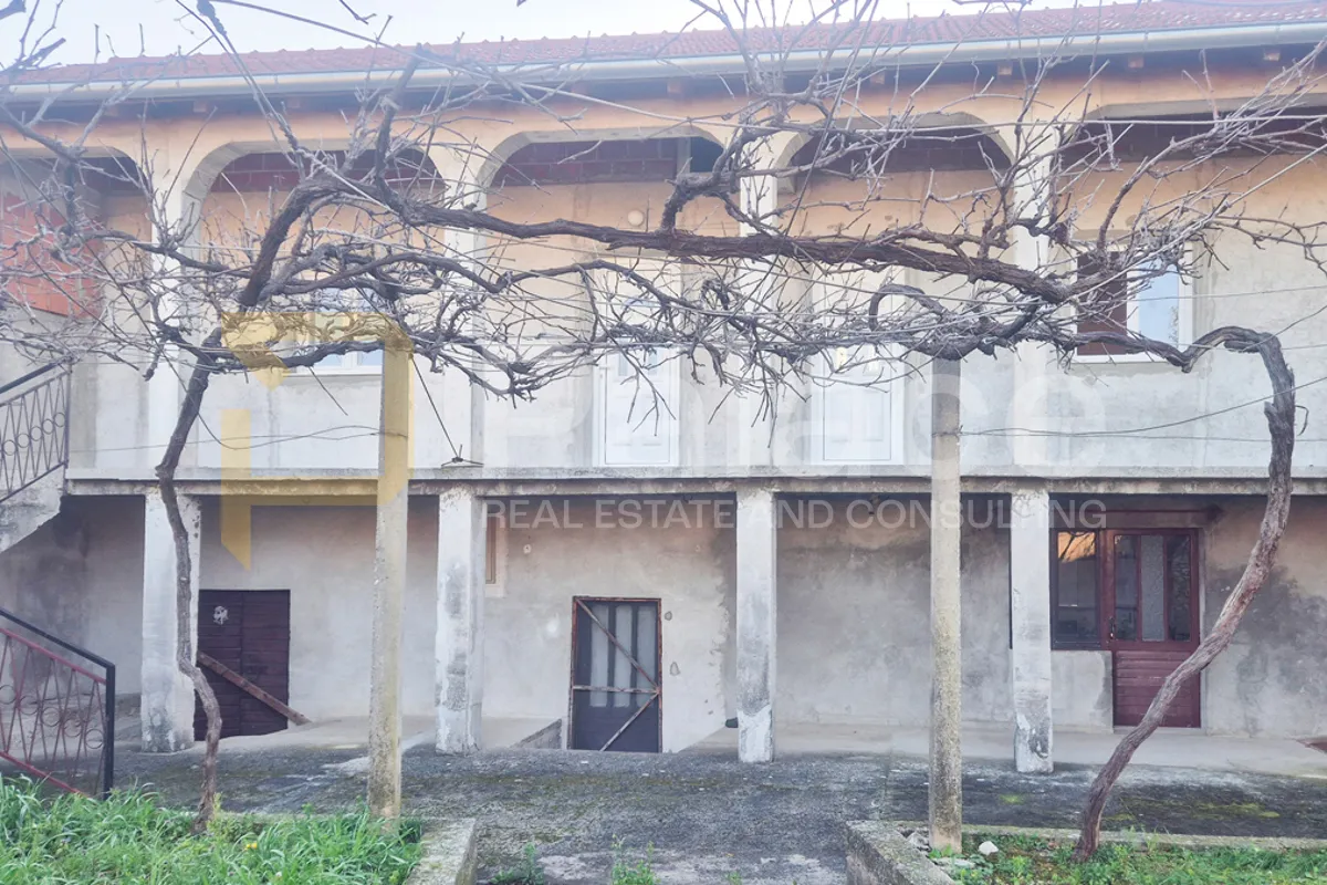 obiteljska kuća s velikom okućnicom, skradin bićine 131 m2 - slika 3