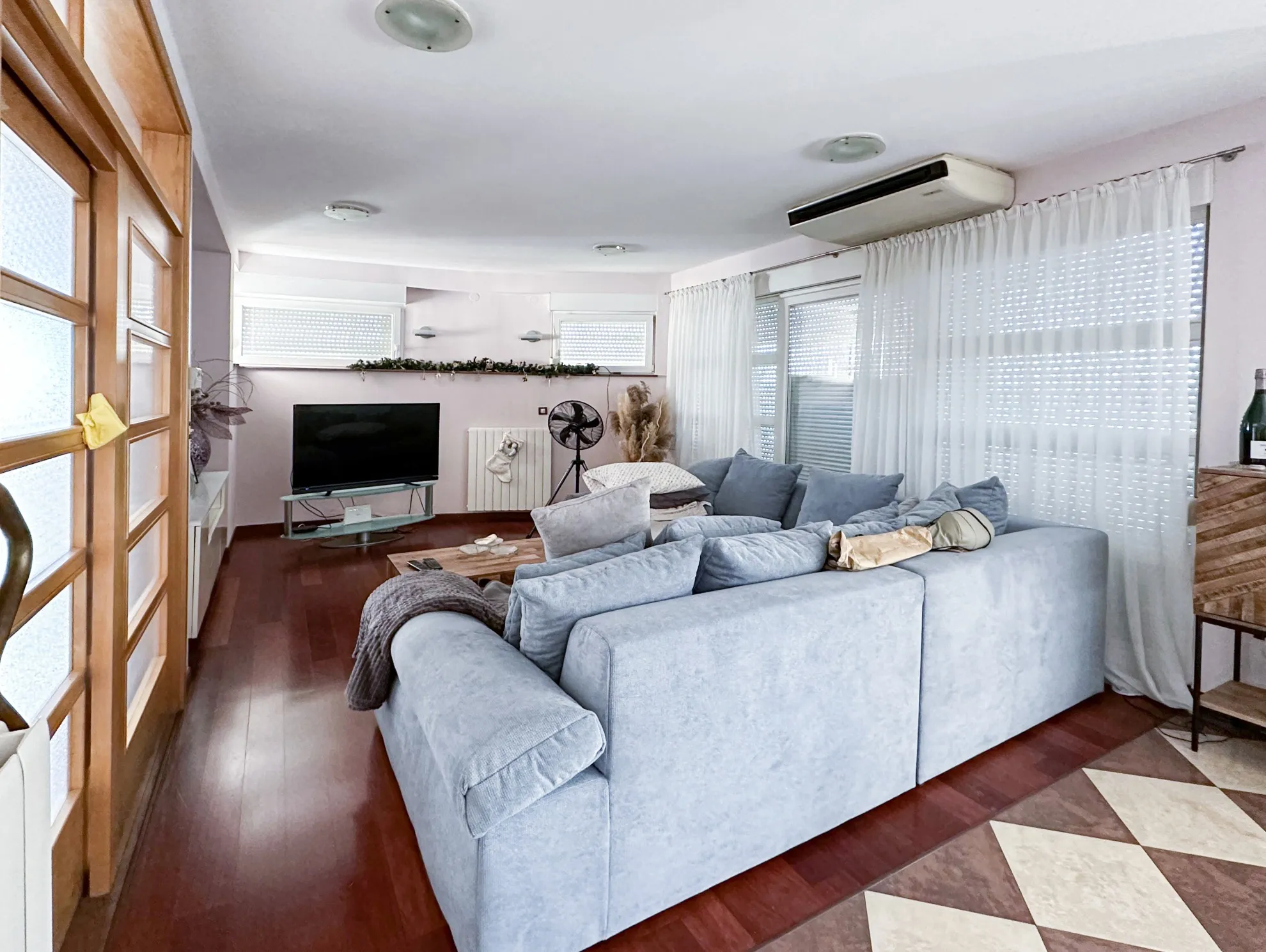 vila 10m od mora s okućnicom od 1700m2 + kućica od 80m2 - slika 17
