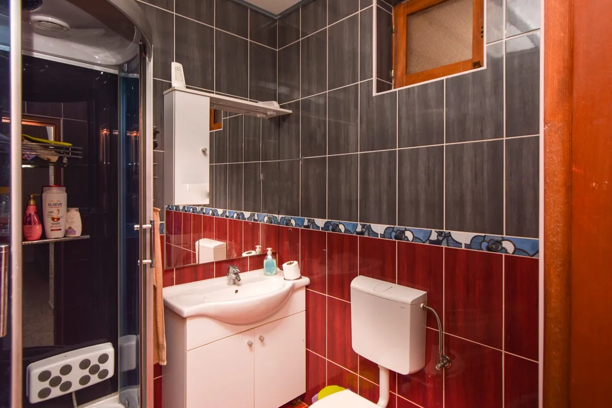 veliko imanje s kućom prizemnicom, nedaleko mora, murter-jezera 360 m2 - slika 2