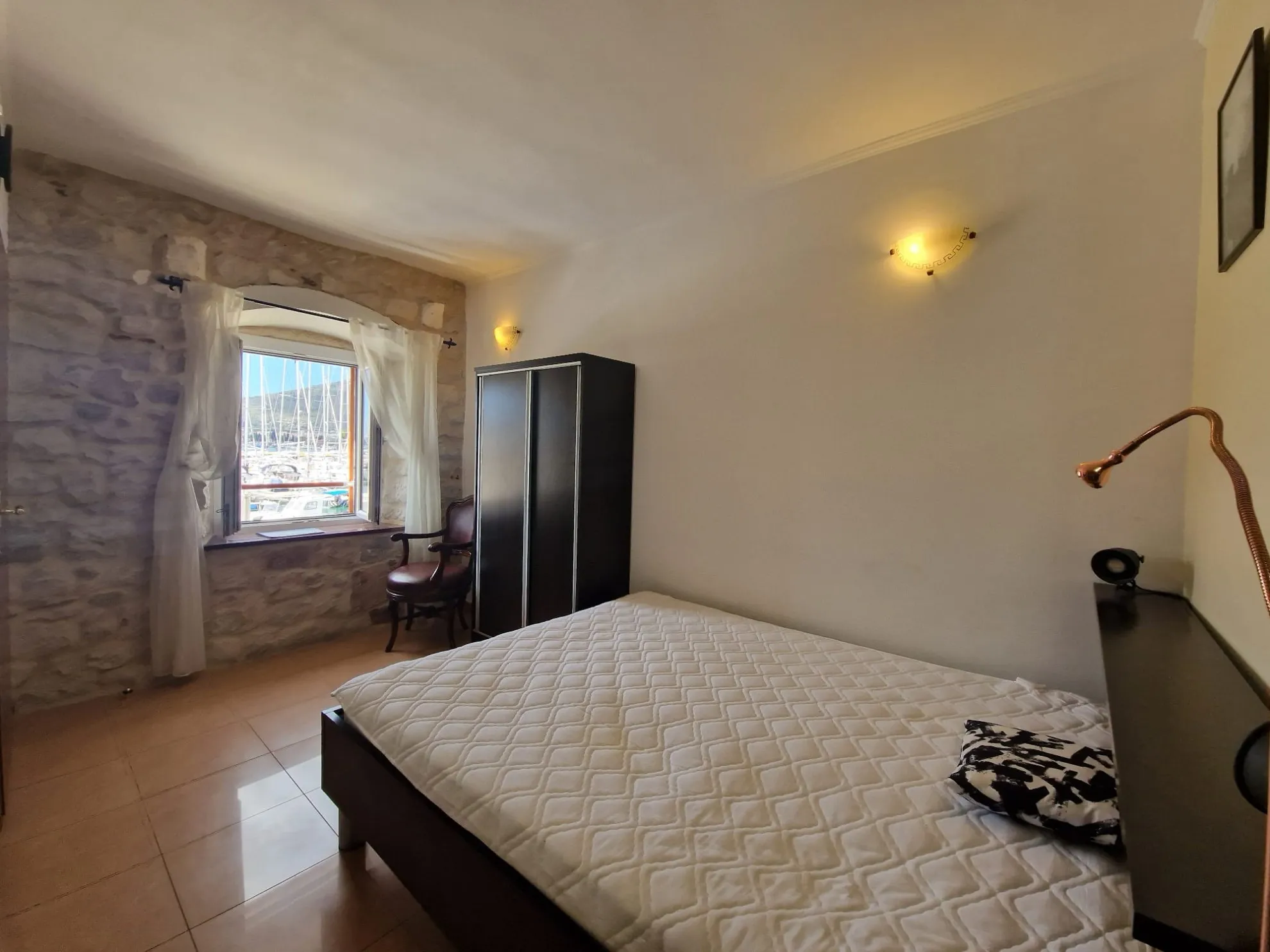 kamena kuća, prvi red uz more - slika 7