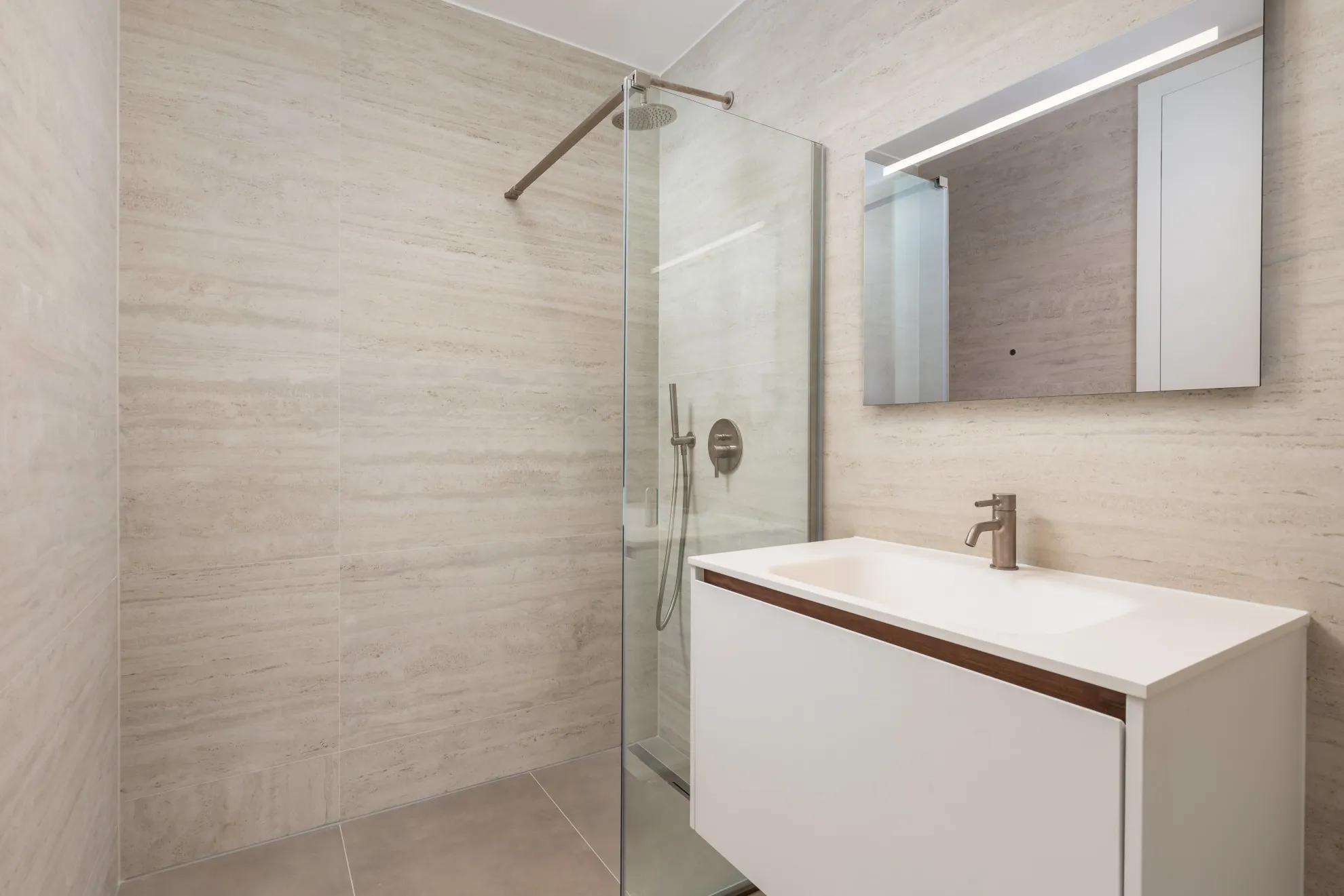 elegantni stan 95m² u opatiji s terasom, pogledom i garažom - slika 12