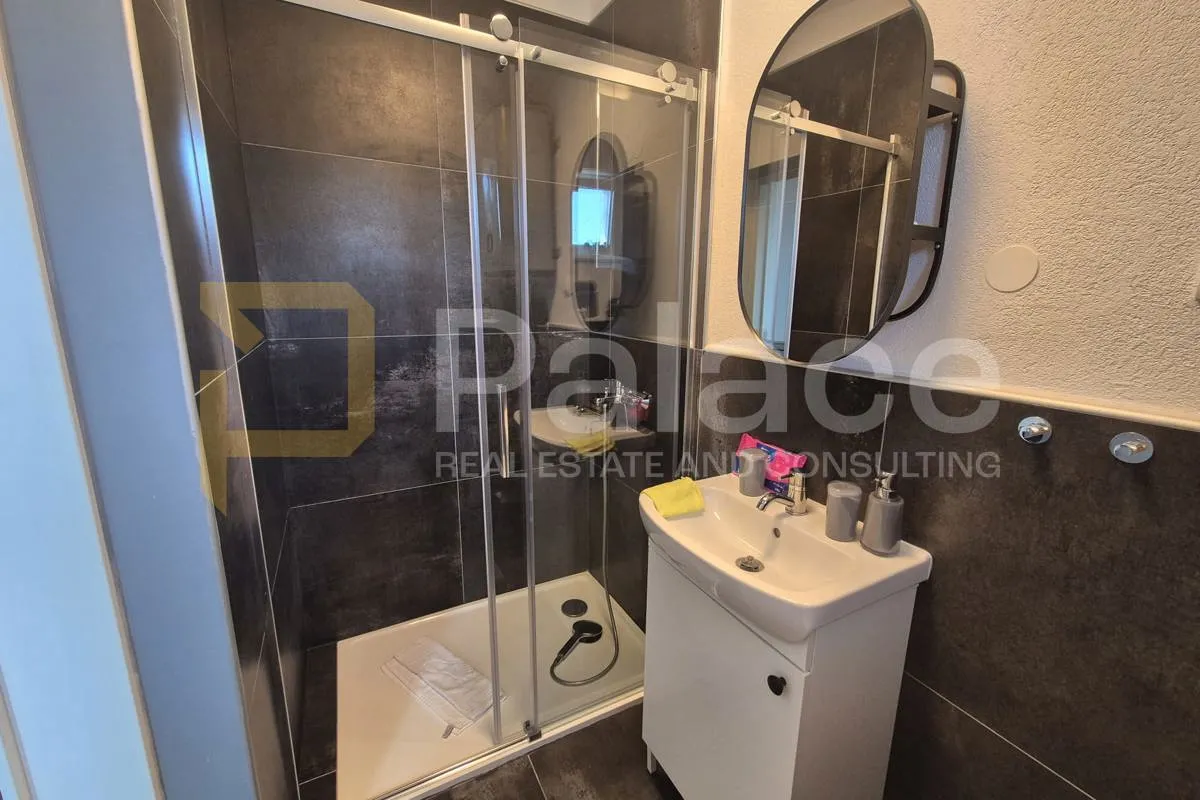 vir - 1. red do mora! luksuzna kuća sa 3 apartmana - slika 19