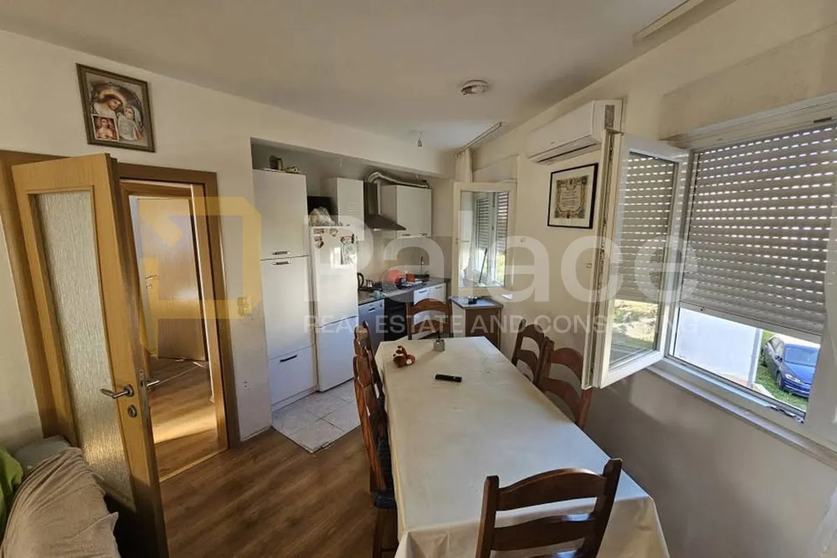 renoviran stan 53 m² s parkingom i vrtom, kaštel sućurac - slika 4