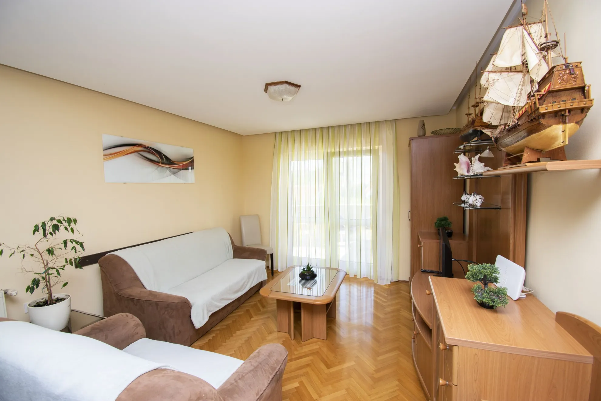 uređena samostojeća kuća s 4 apartmana i dvorištem, murter, 275 m2 - slika 17
