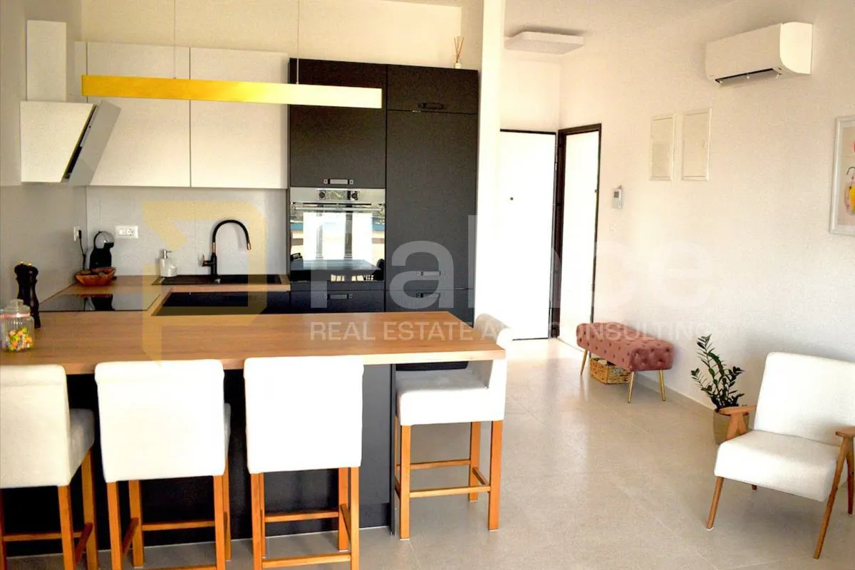 luksuzni stan 55 m² s privatnom krovnom terasom i jacuzzijem – trogir - slika 8