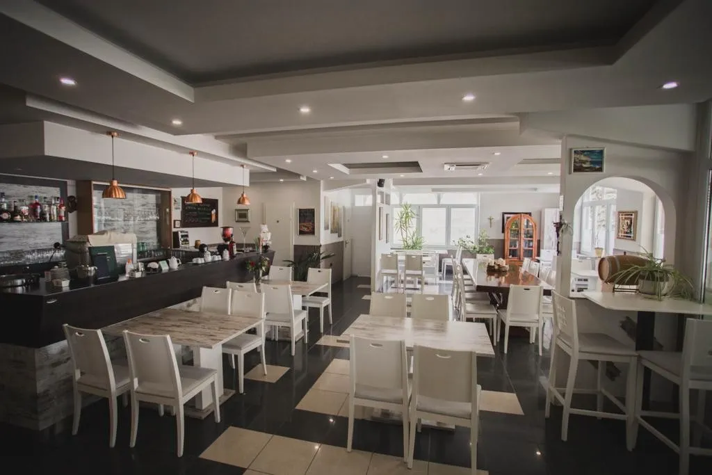 prodaje se hotel s restoranom u vukovaru - slika 19