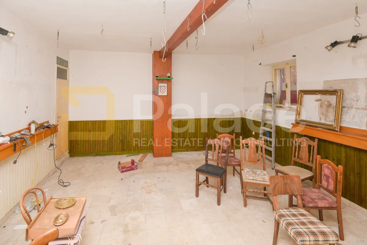 kamena kuća za renovaciju s poslovnim prostorom i parkingom, 120 m2 - slika 12