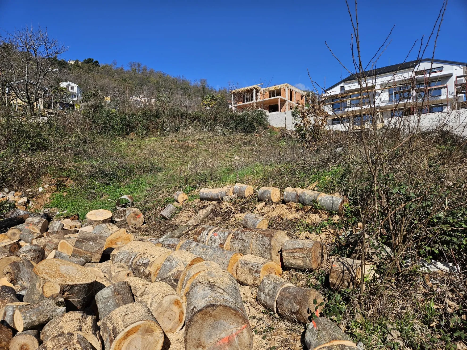 građevinsko zemljište s dozvolom za gradnju, lovran, 964m2 - slika 3