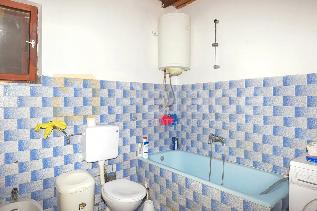 stambeno poslovna kuća s velikom okućnicom, stankovci-crljenik, 300 m2 - slika 18