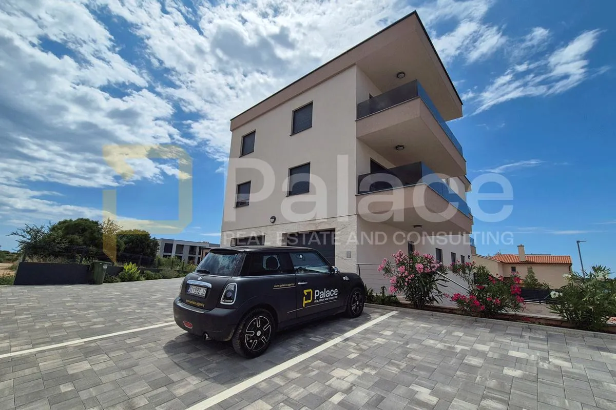 luksuzni penthouse s pogledom na more i garažom u pomeru - slika 14