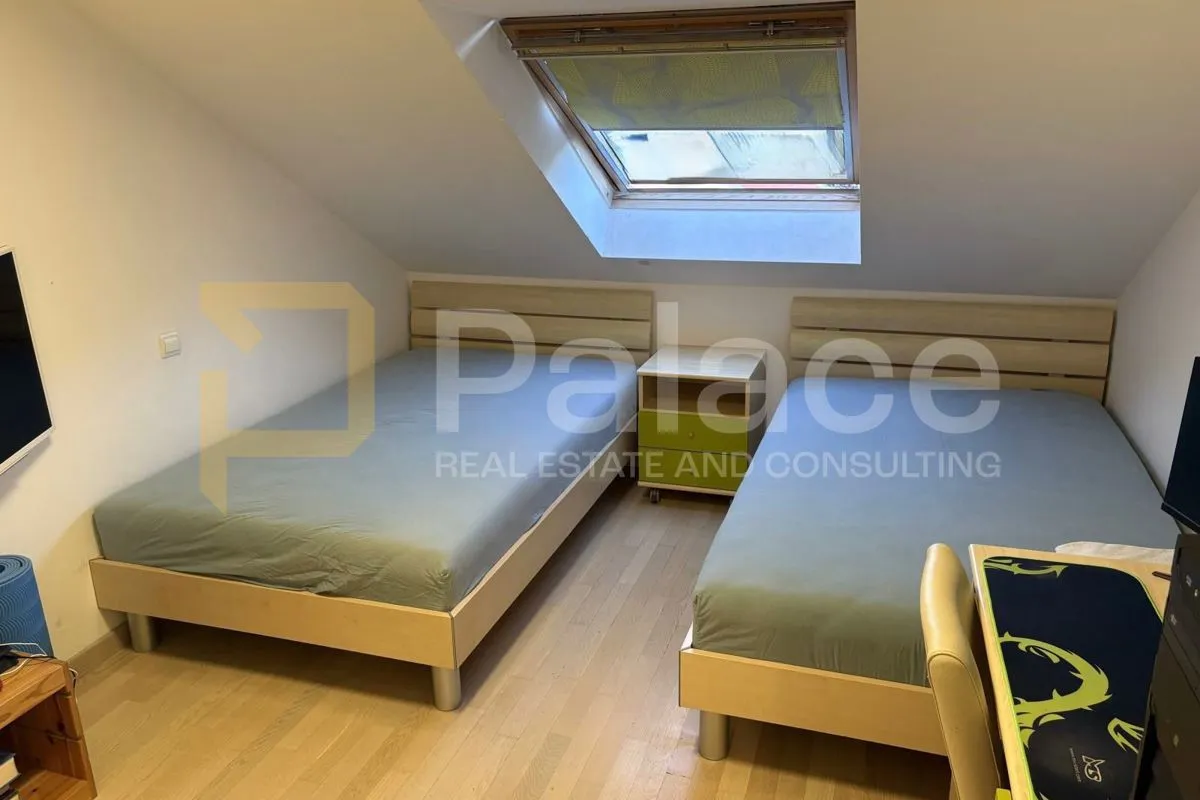 prostrani dvoetažni stan s galerijom i pogledom na rijeku cetinu-omiš - slika 4