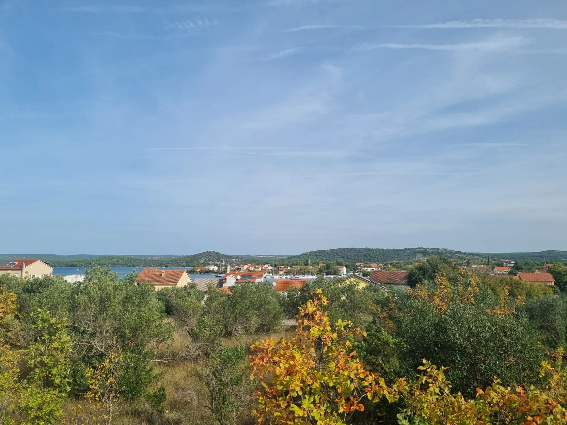građevinsko zemljište nedaleko mora, bilice, stubalj, 1396 m2 - slika 2