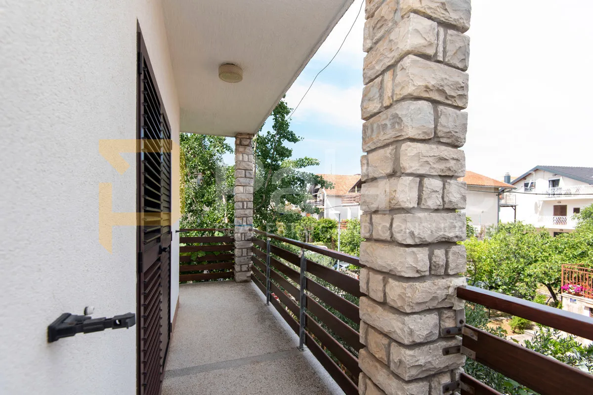 kuća s četiri stambene jedinice 325m2 - vodice - slika 29