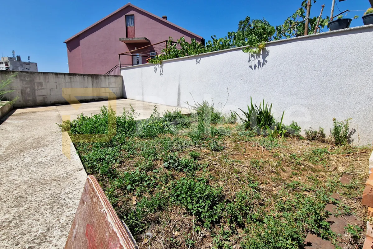 komforan trosoban stan u kući s pogledom, 2 parkinga, šibenik 133 m2 - slika 21