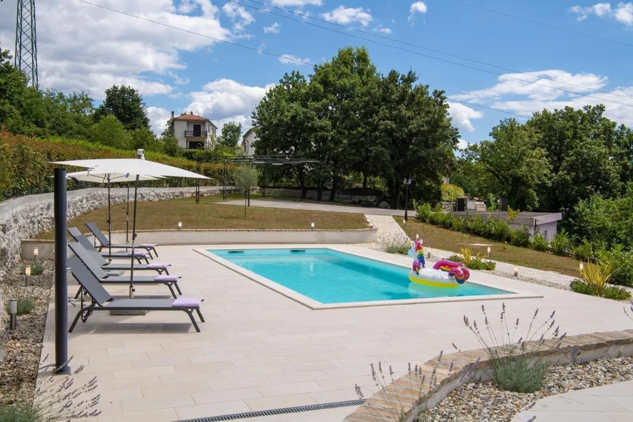 prostrana kuća s velikom građevinskom okućnicom od 6000m2, kastav - slika 11
