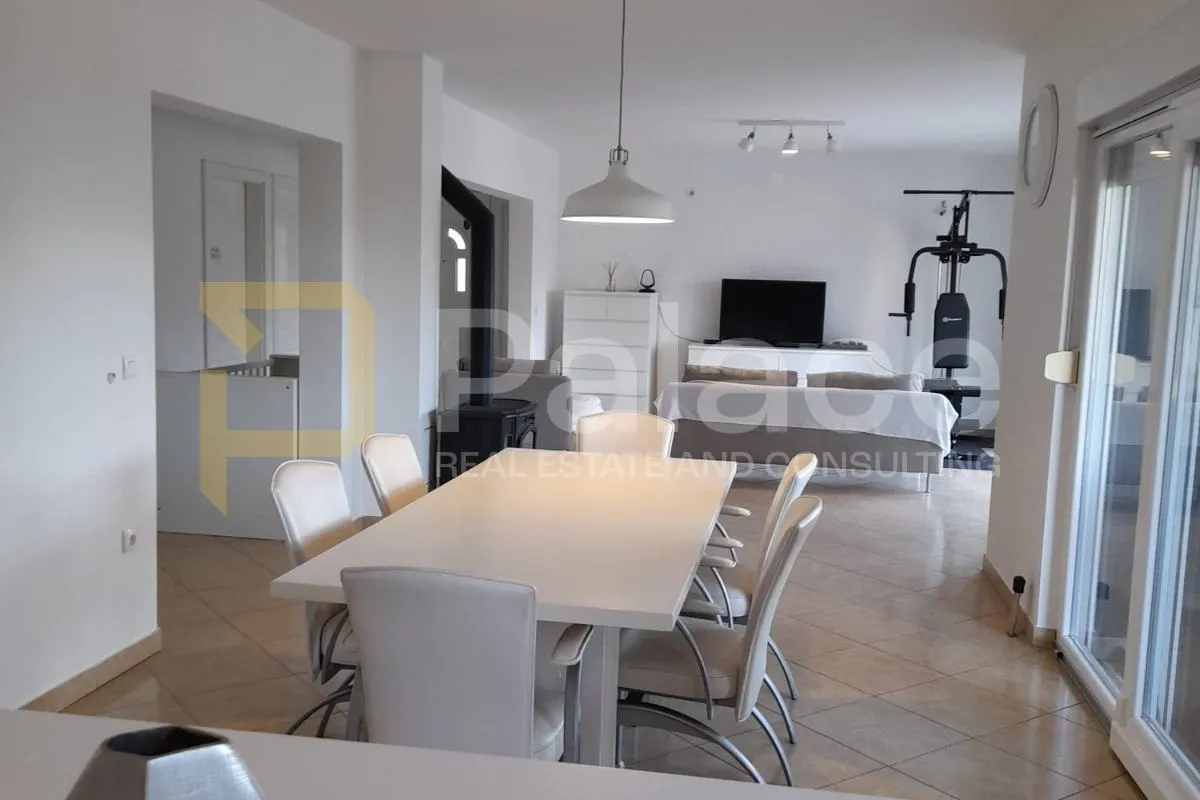 trosobni stan s pogledom na more 148m2 - slika 2