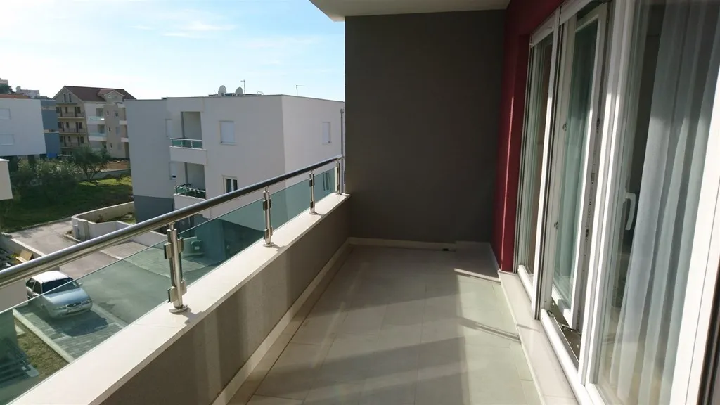 predivan, kompletno namješten stan s garažom i parkirnim mjestom - slika 7