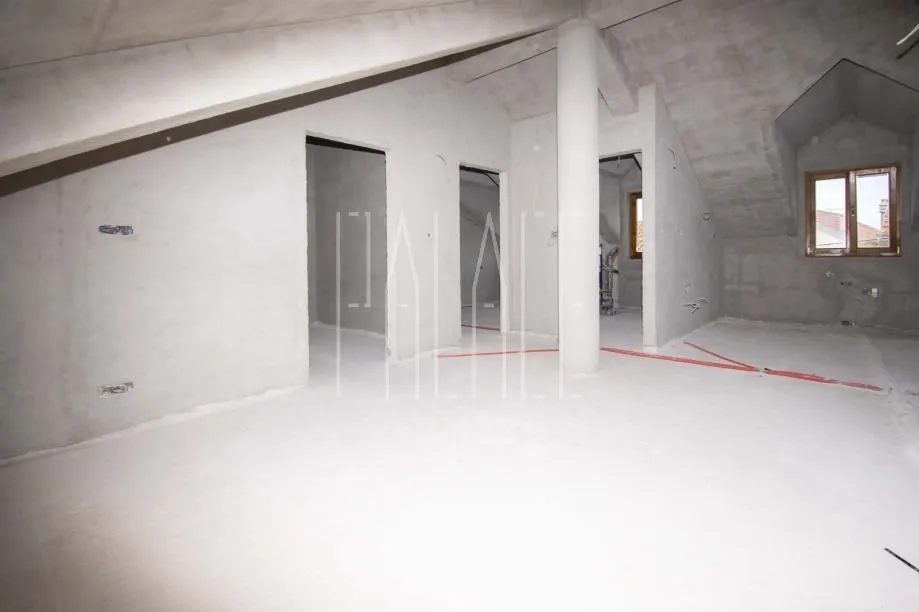 restoran s četiri stana u centru pakoštana, 550.00 m2 - slika 11