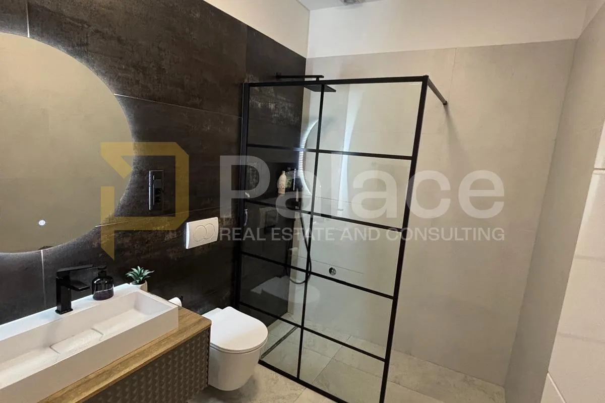komforan 3‑sobni stan 105 m² + 2 parkirna mjesta, pogled na more - slika 19