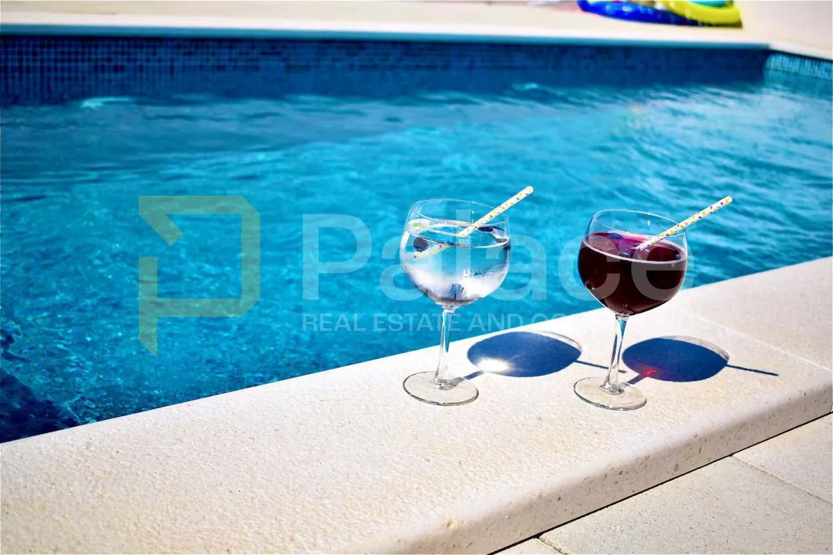 luksuzni stan 55 m² s privatnom krovnom terasom i jacuzzijem – trogir - slika 13