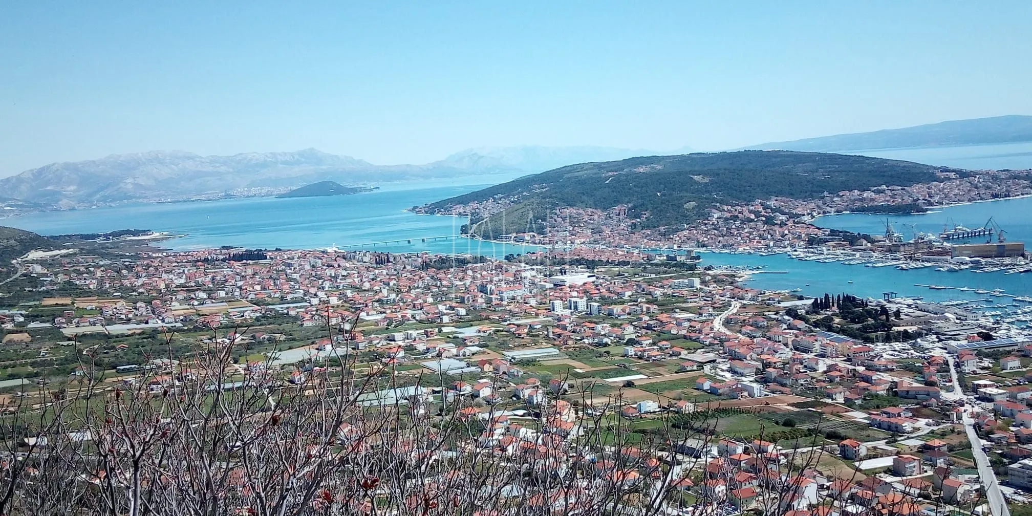 vila s impresivnim panoramskim pogledom na trogir, seget i okolne otoke! - slika 16