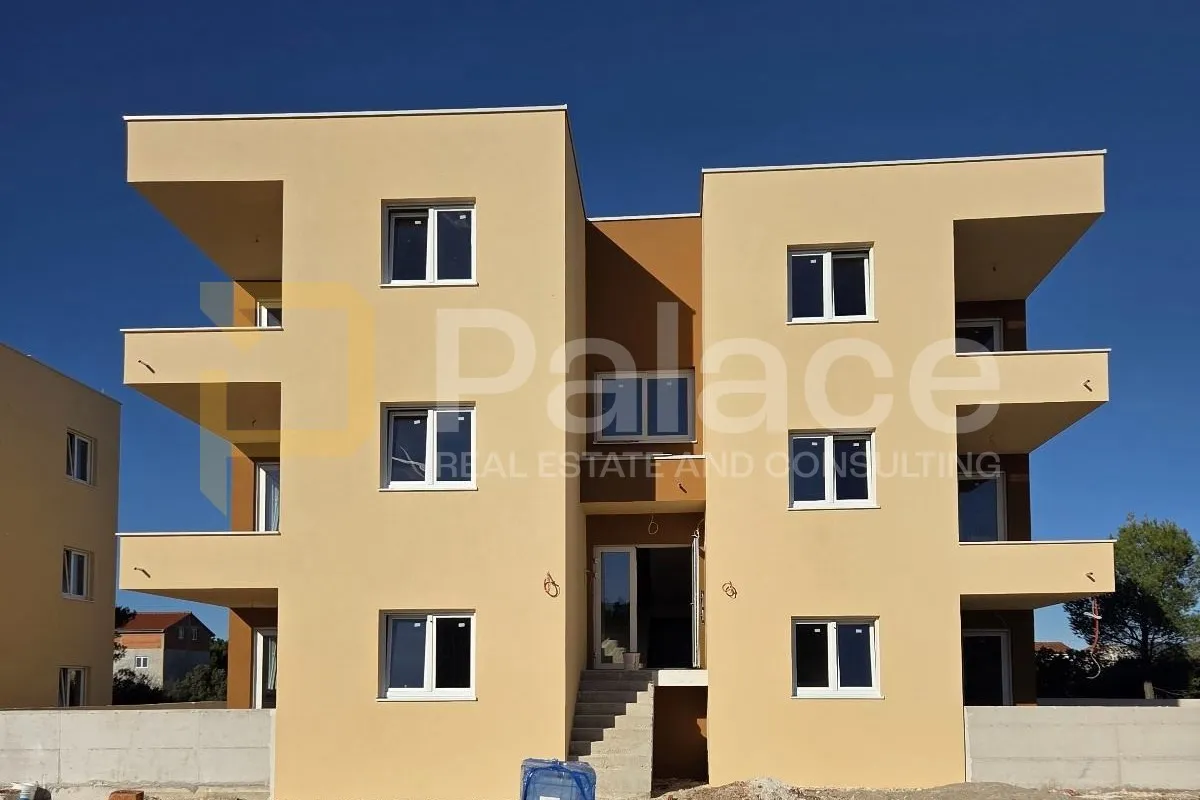 Dvosobni stan u prizemlju sa vrtom , Ražine, 67,64 m2 - Ražine, Šibenik