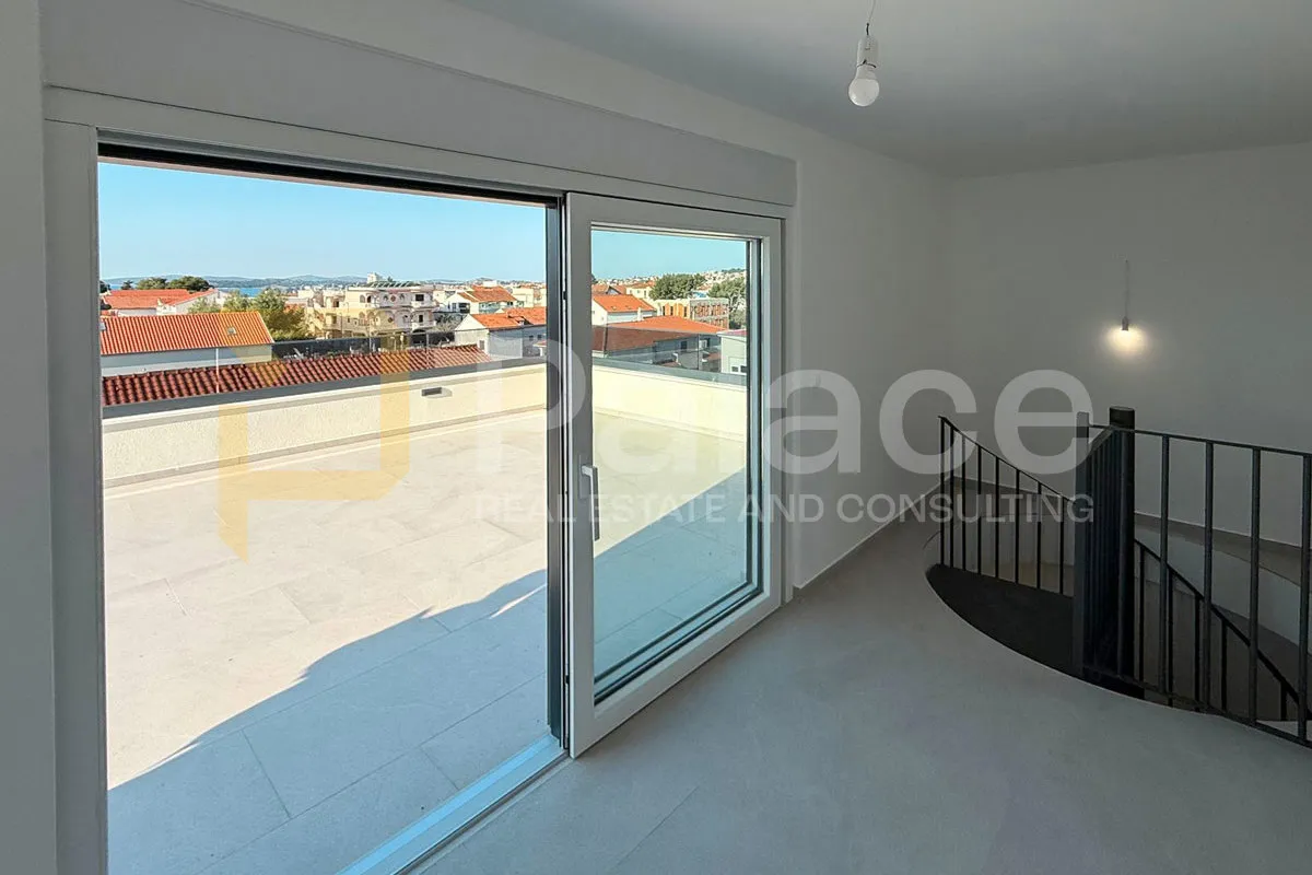 Penthouse s krovnom terasom, Vodice, 130 m2