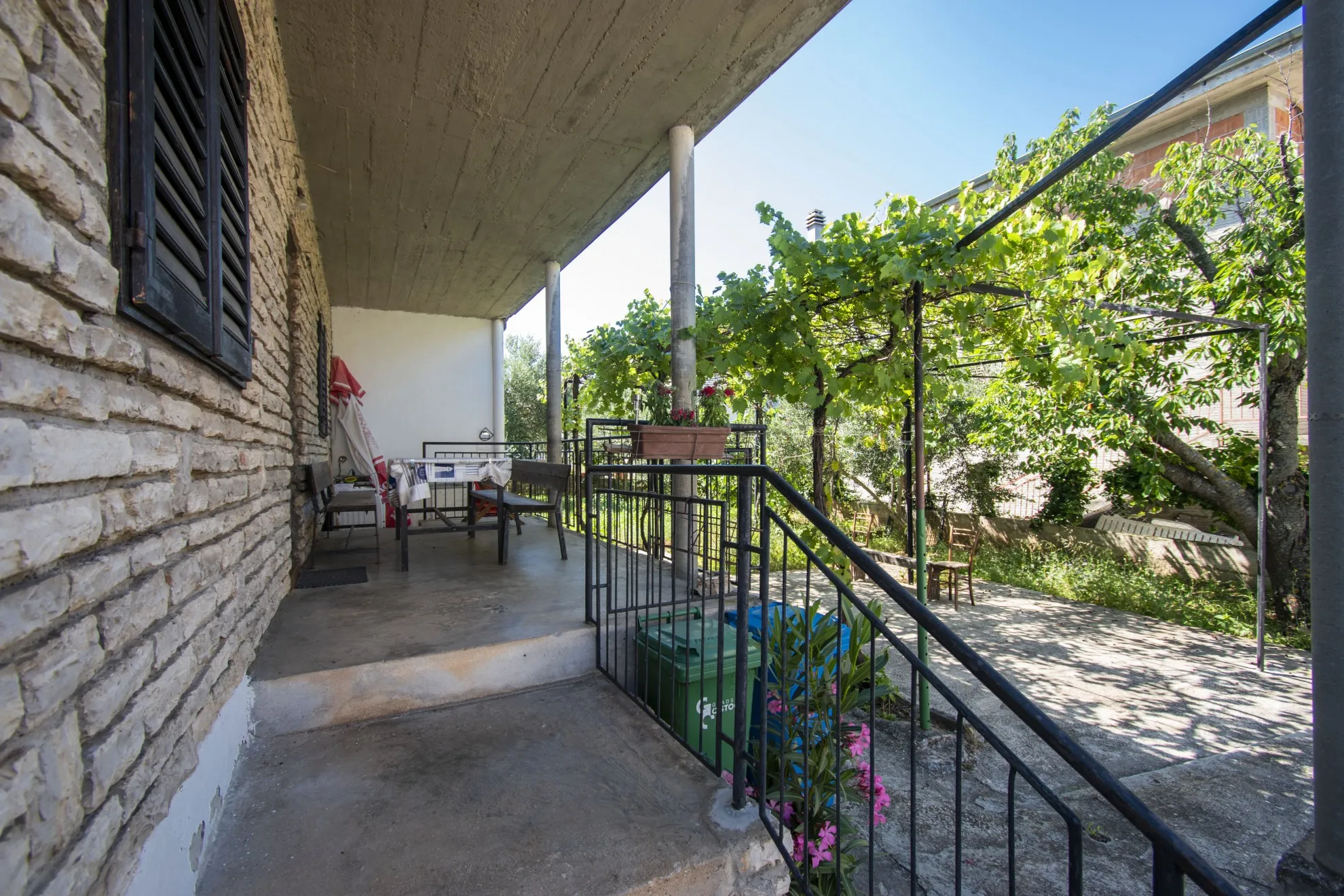 predivna kuća nedaleko od mora, 284 m2 i dvorište 650 m2 - slika 3