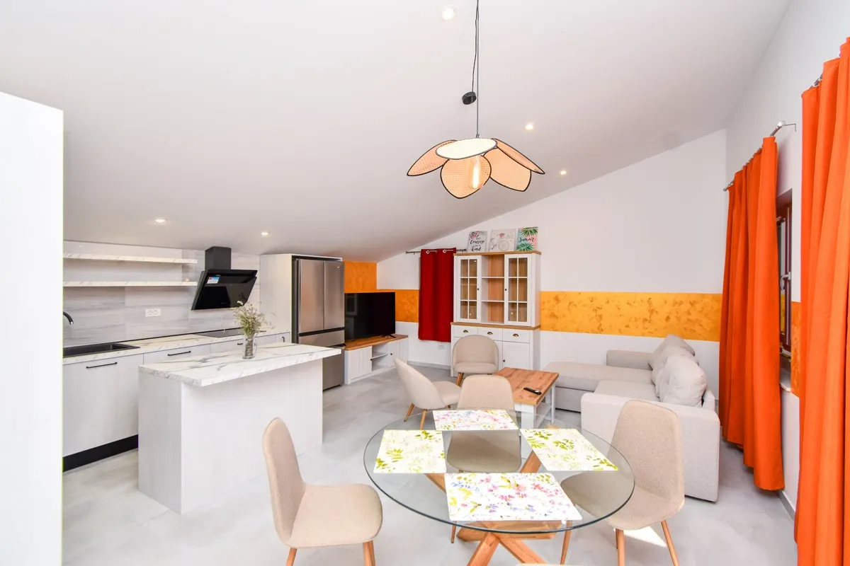 super ponuda: nova kuća s 2 stana i bazenom, vodice, čista mala, 245m2 - slika 26