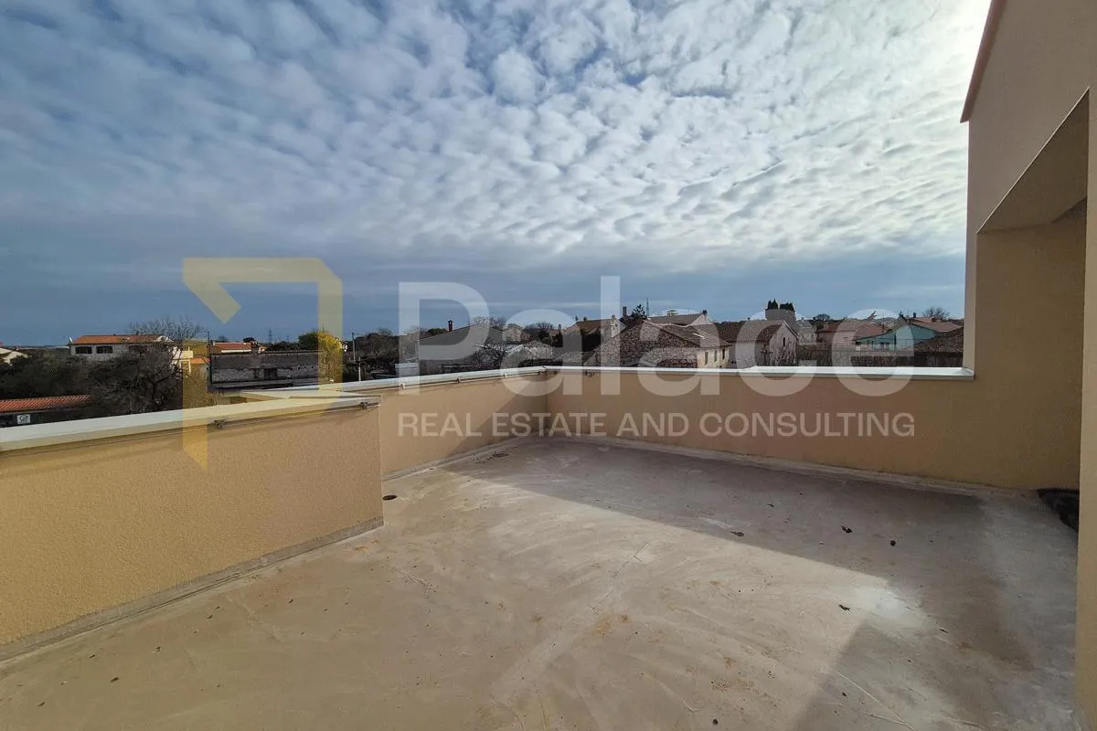 Penthouse u novogradnji u Puli s terasom 47 m² i natkrivenim parkingom - Pula