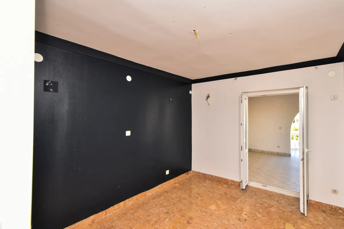 top lokacija: kuća blizu mora s 5 apartmana i dvorištem, srima 320 m2 - slika 19