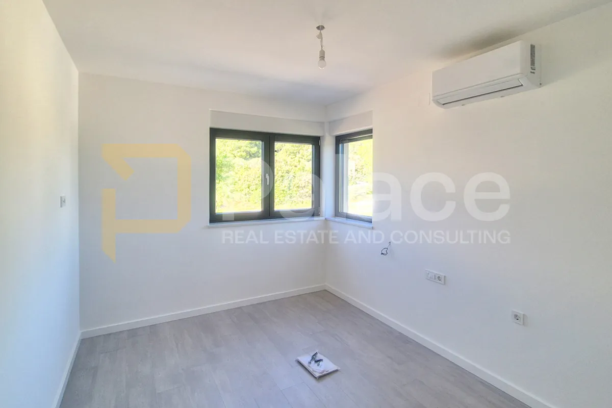 novogradnja duplex trosobni s dvorištem blizu mora, tisno 106 m2 - slika 13