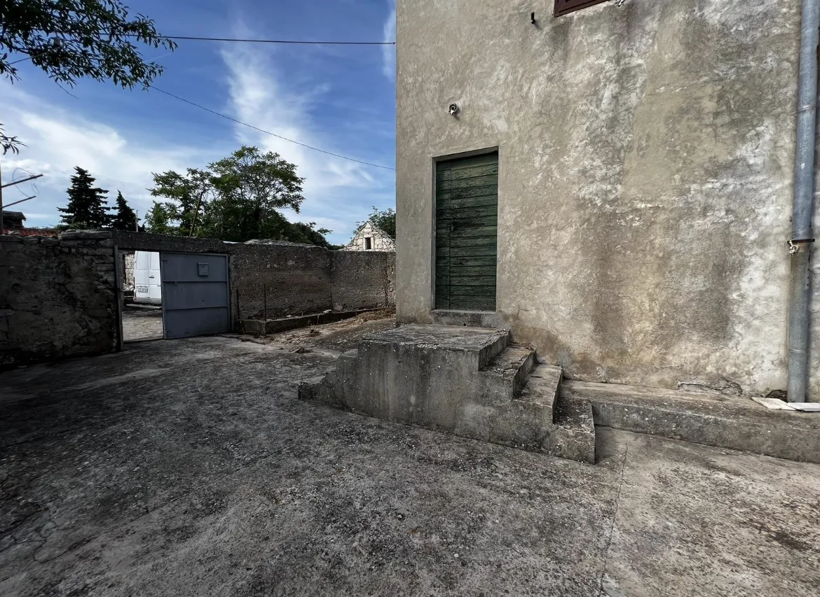 imanje s velikim potencijalom, vadalj, 216 m2 + 1270 m2 zemljišta - slika 3