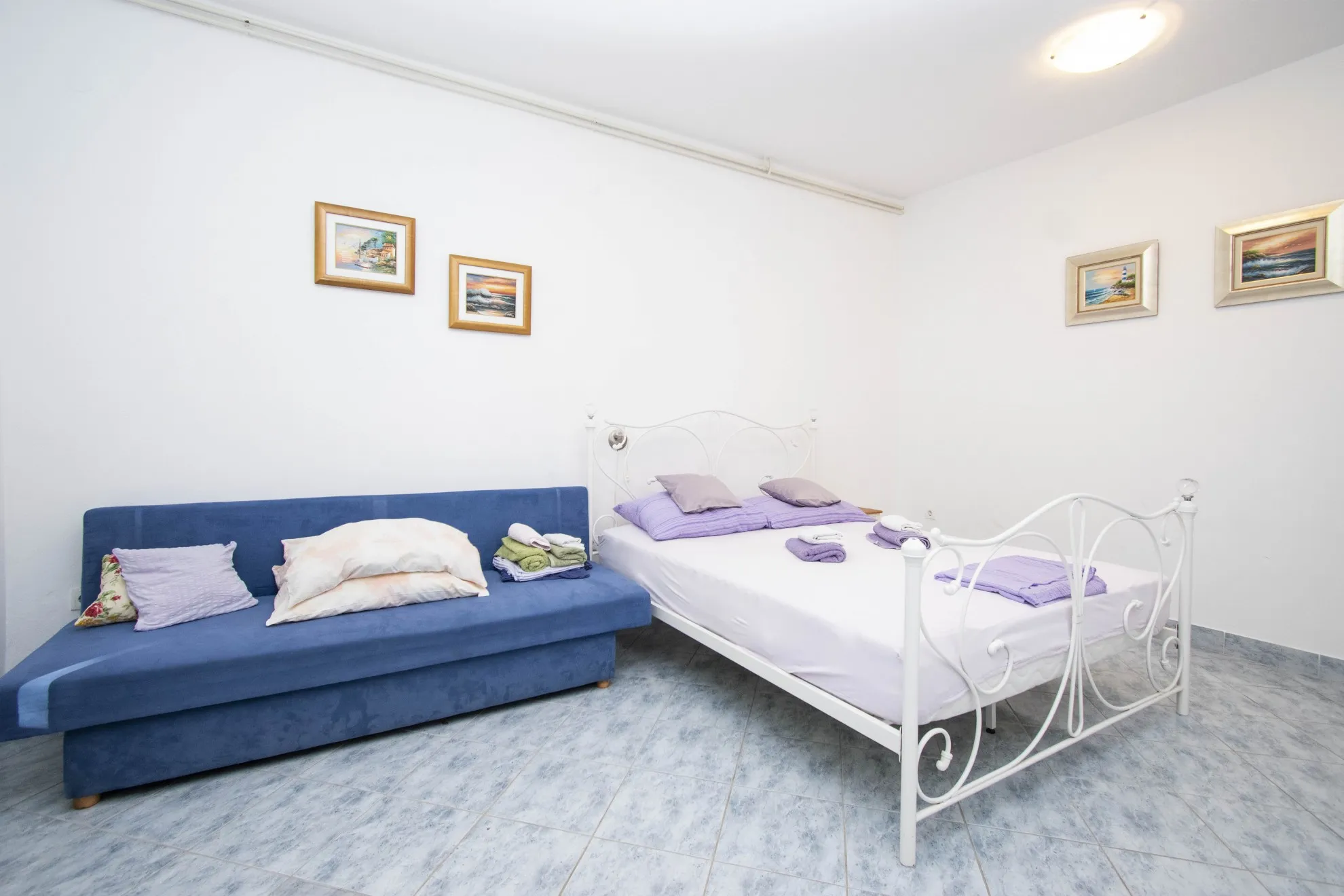 tri stana u prizemlju kuće s prostranim dvorištem i garažom, brodarica - slika 12