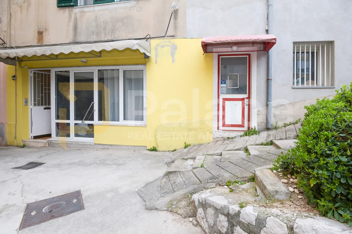 dvoetažni trosoban funkcionalan stan u centru šibenika s terasom,110m2 - slika 16