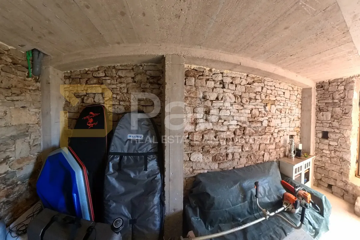 prodaje se objekt – grohote, otok šolta (poslovno-stambeni prostor) - slika 8