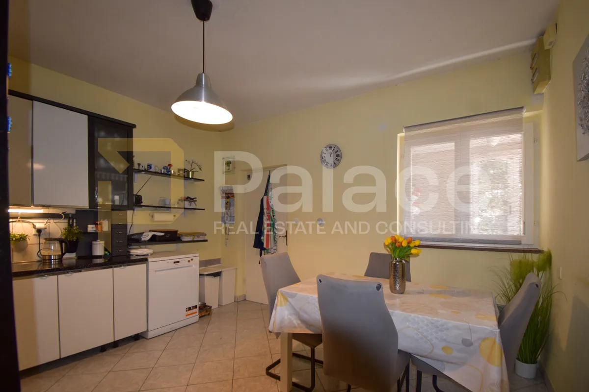 osunčani prostrani stan, 96 m2, split - slika 8