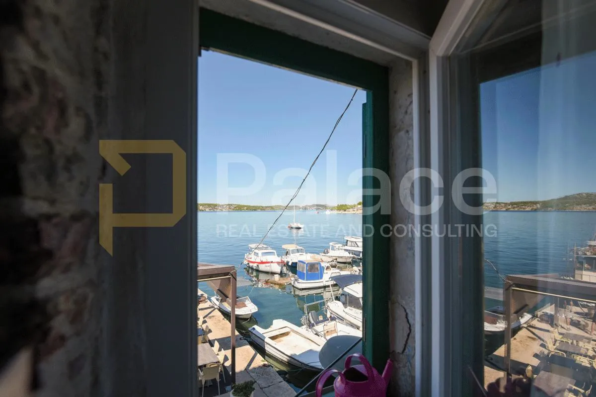 šibenik, dolac: jednosoban stan u centru grada u prvom redu do mora - slika 6
