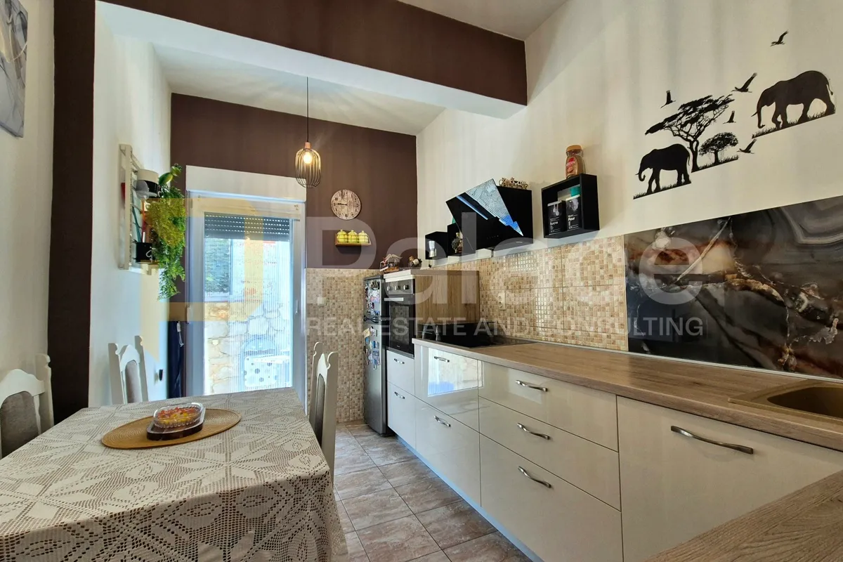 tkon : kuća s dva apartmana u samom centru 140 m2 - slika 7