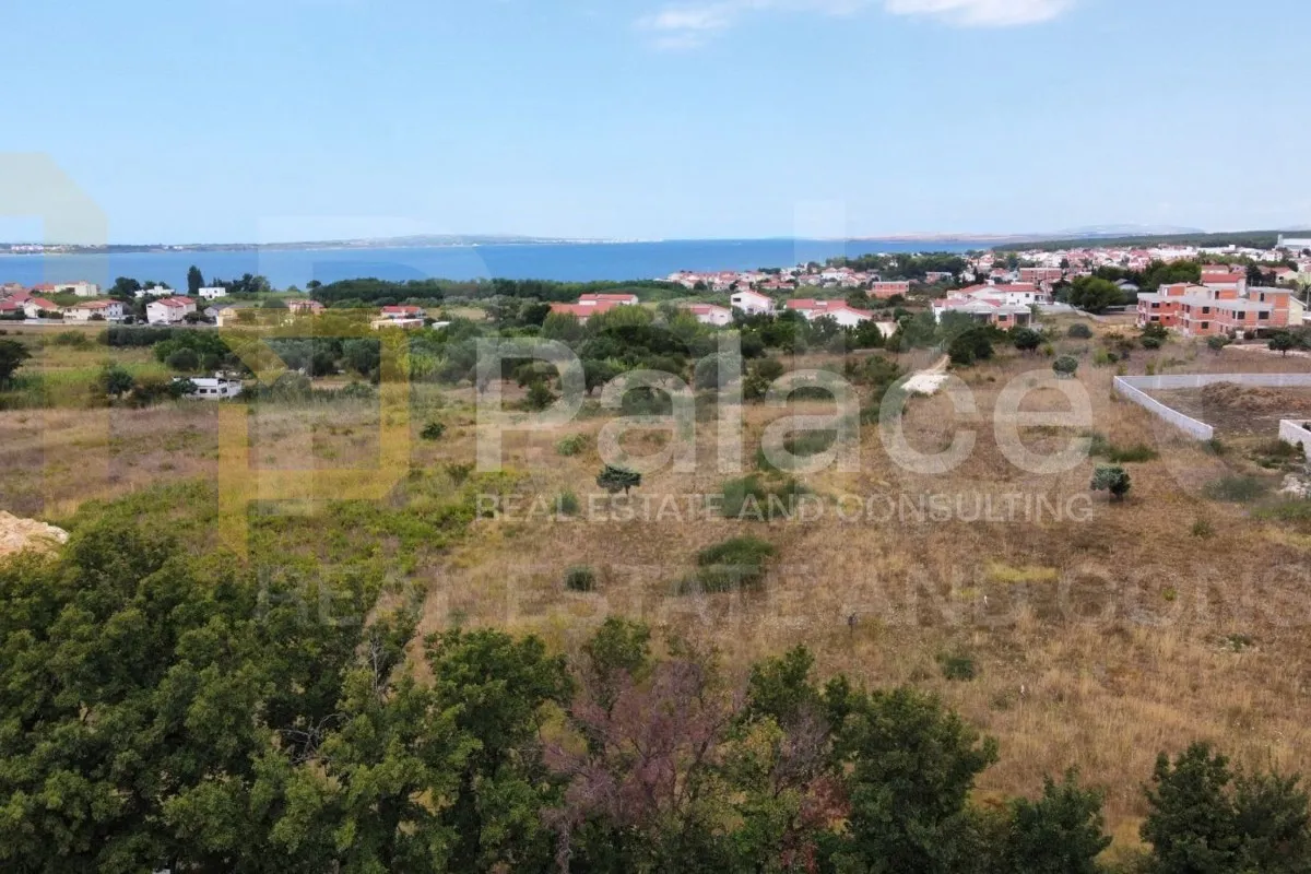 Građevinsko zemljište na odličnoj lokaciji, prilika za investiciju - Vrsi