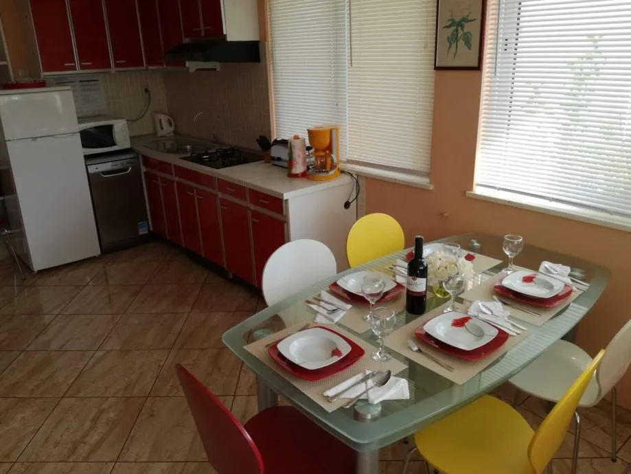 kuća s 2 apartmana na idealnoj lokaciji s pogledom na more, rogoznica - slika 8