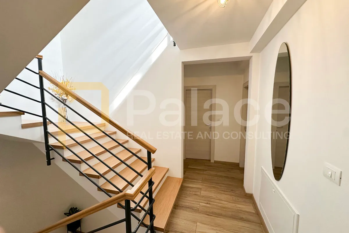 polovica zgrade - 2 stana + potencijal treće jedinice - pula - slika 16