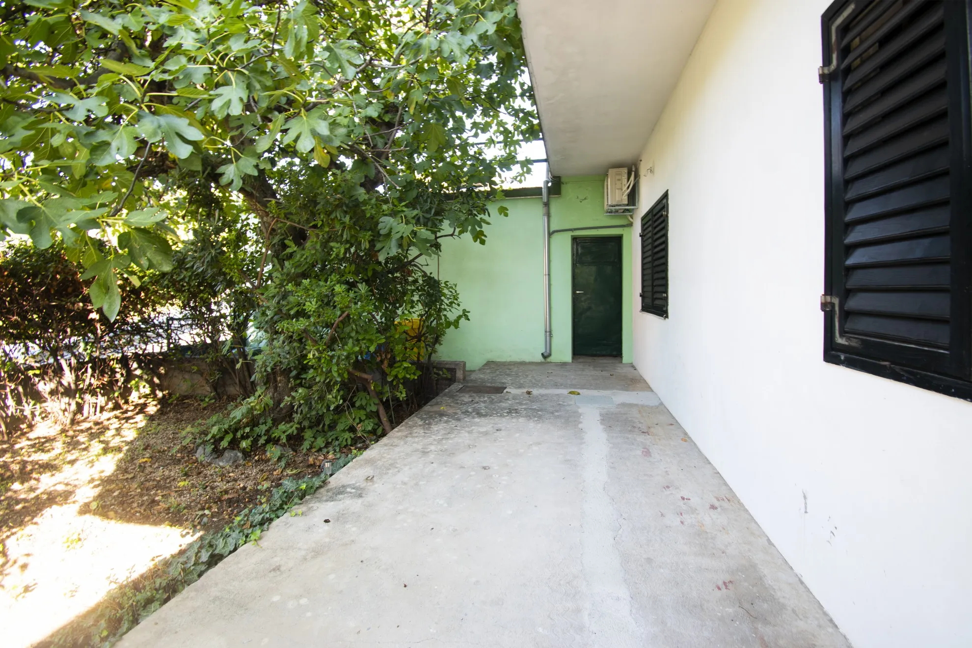 novoređeni stan s garažom i dvorištem, šibenik, 50 m2 - slika 19