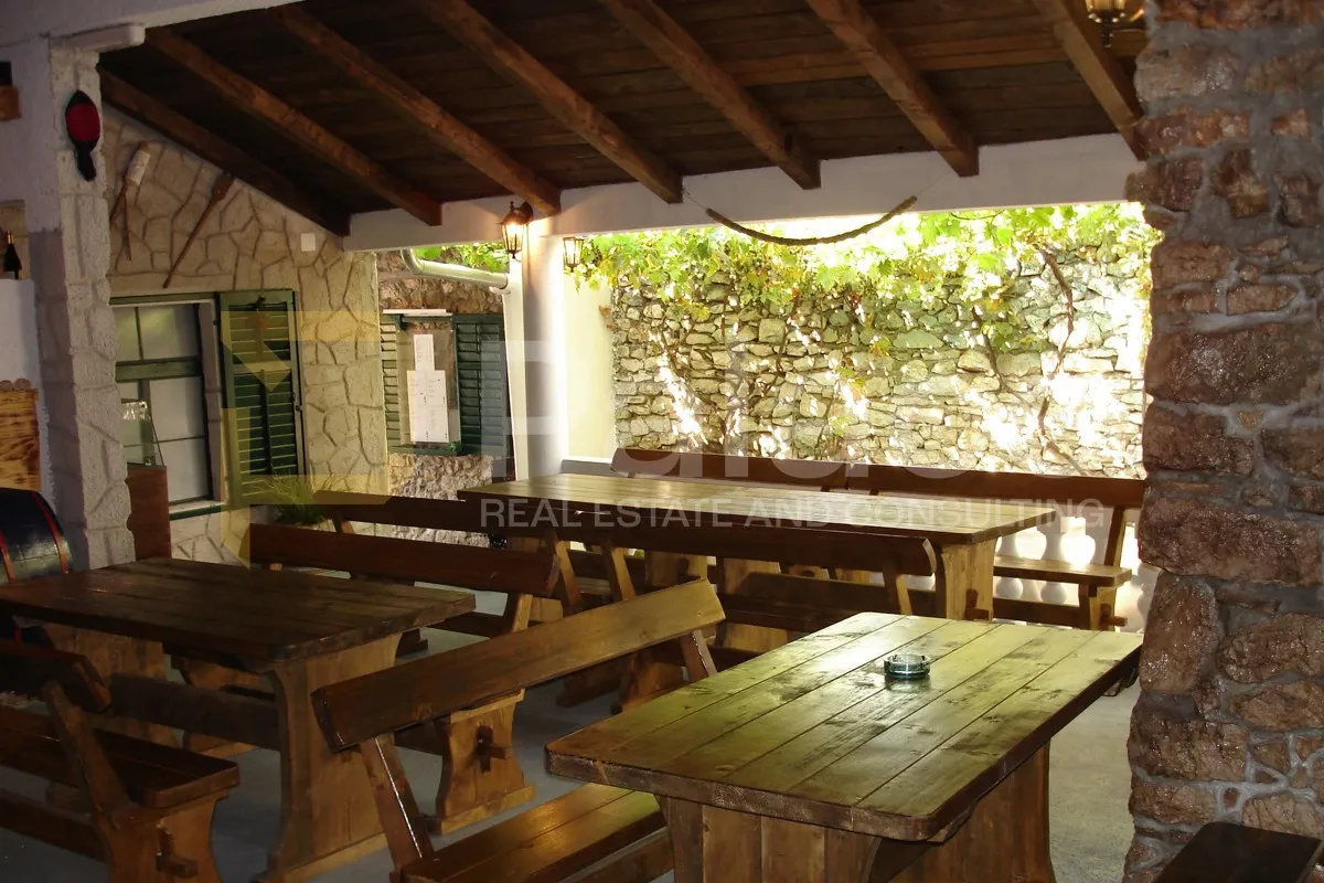 kamena kuća sa renovaciju s funkcionalnim restoranom - slika 7