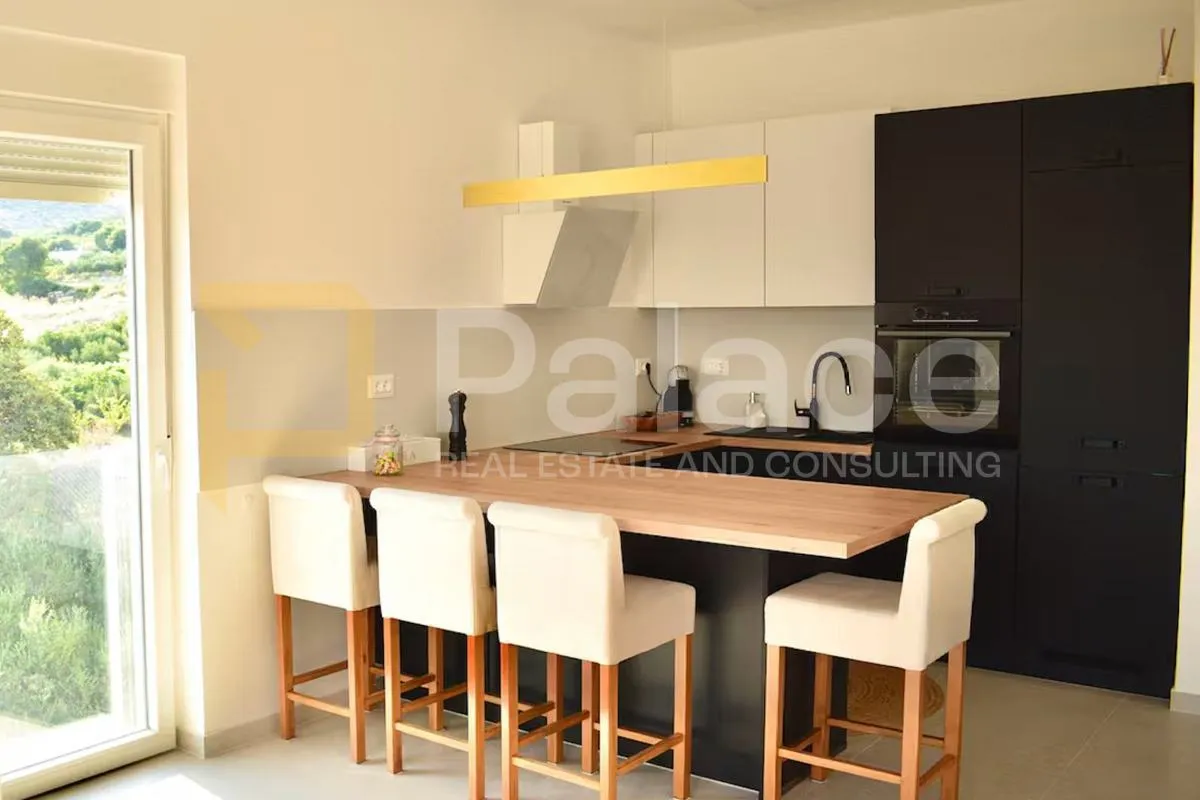 luksuzni stan 55 m² s privatnom krovnom terasom i jacuzzijem – trogir - slika 9
